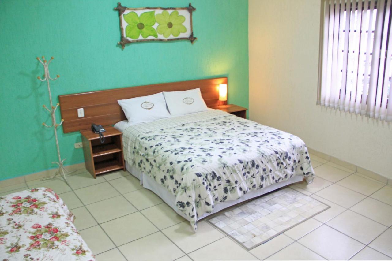 Family Room,728385043:JPEG